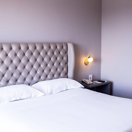 Ouro Minas Hotel Belo Horizonte, Dolce By Wyndham Buitenkant foto A bedroom at the hotel
