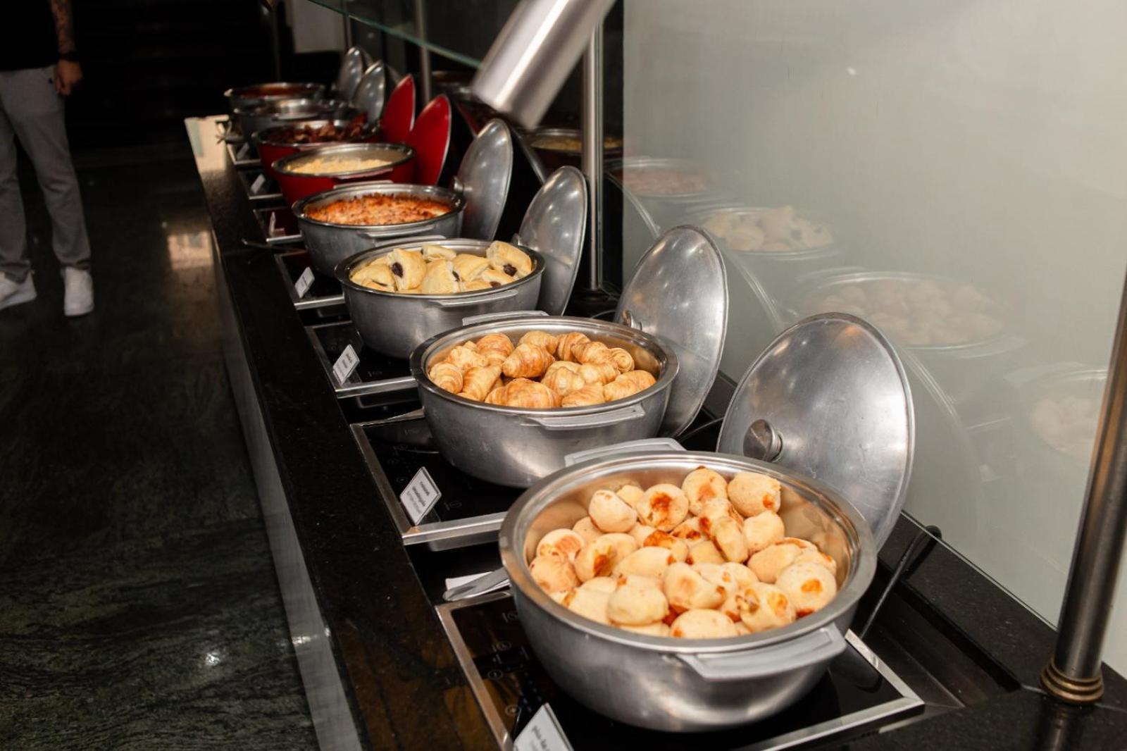 Ouro Minas Hotel Belo Horizonte, Dolce By Wyndham Buitenkant foto A chafing dish